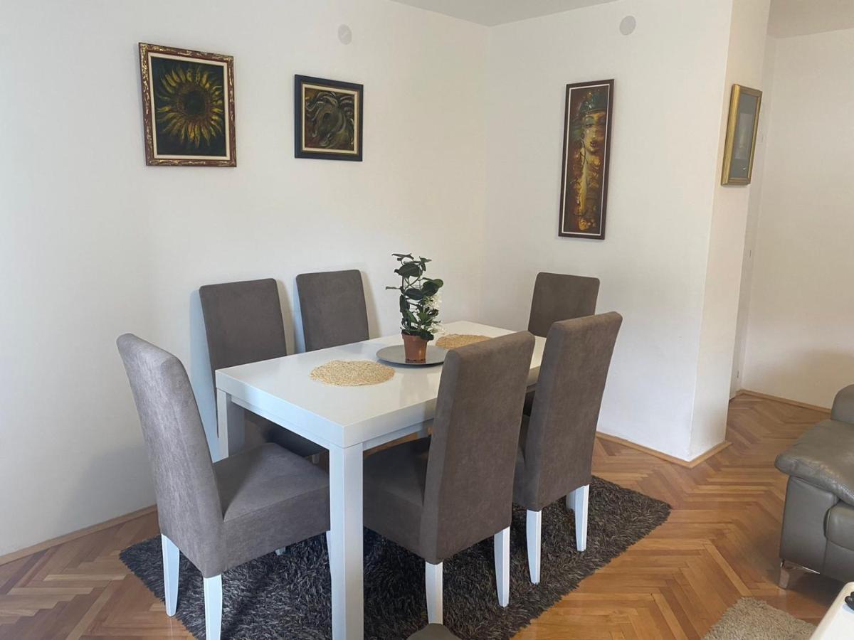 Sandra Ni Esterno foto